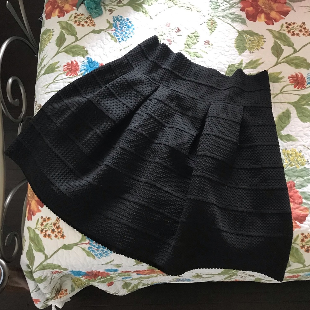 5/$15 H&M Waffle Weave Flare Skirt NWOT